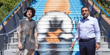 Beyoğlu Belediyesi, merdivenlere Filistin davasının sembollerinden ’Hanzala’ karakterini resmetti