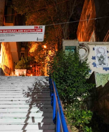 Beyoğlu Belediyesi’nden Cihangir merdivenlerine resmedilen Filistin bayrağı açıklaması