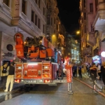 Beyoğlu’nda 9 katlı otelin bodrum katında korkutan yangın