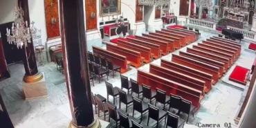 Beyoğlu’nda bir kiliseden hırsızlık kamerada