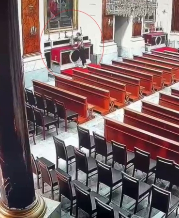 Beyoğlu’nda bir kiliseden hırsızlık kamerada