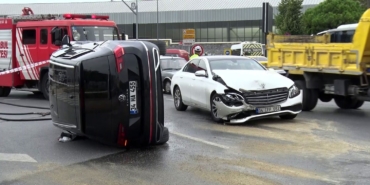 Beyoğlu’nda kaza yapan araç takla attı