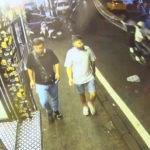 Beyoğlu’nda motosikletle gelip büfeye kurşun yağdırdılar