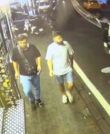 Beyoğlu’nda motosikletle gelip büfeye kurşun yağdırdılar