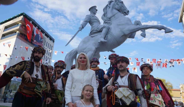 Bilecik’in kurtuluş sembolü Atatürk heykelinin açılışı yapıldı