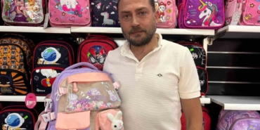 Bilecikli çanta satıcısı velileri okul çantası konusunda uyardı