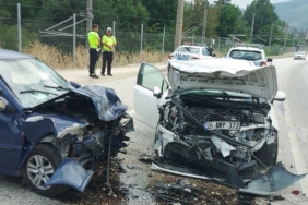Bilecik’te 2 otomobil kafa kafaya çarpıştı: 1 ölü, 2 yaralı