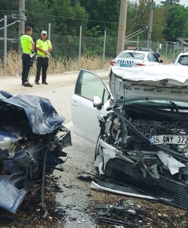 Bilecik’te 2 otomobil kafa kafaya çarpıştı: 1 ölü, 2 yaralı