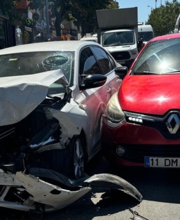 Bilecik’te 5 aracın karıştığı zincirleme trafik kazasında 1 kişi yaralandı