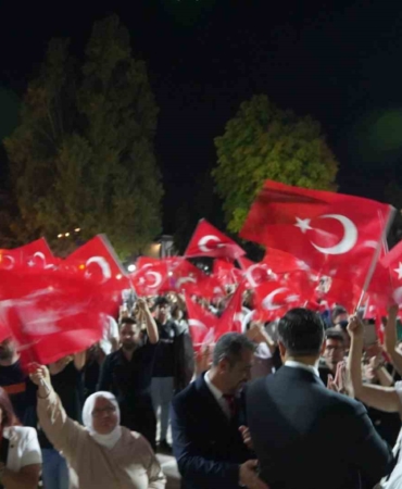 Bilecik’te binlerce kişi fener alayında tek yürek oldu