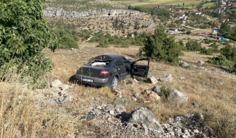 Bilecik’te otomobil şarampole devrildi: 1 yaralı