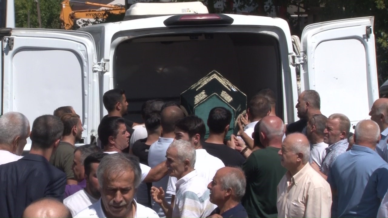 Bolu Dağı’nda trafik kazasında hayatını kaybeden 3 kişi defnedildi