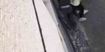 Borç kavgasında yumruklar havada uçuştu... O anlar kamerada