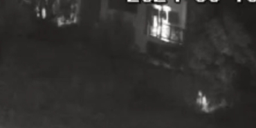 Bozcaada’da otluk alanı ateşe veren bir kişi güvenlik kamerasına yansıdı