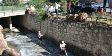 Bozüyük’te açık kanal temizliği