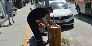 Bozüyük’te ana cadde üzerindeki çöp kovaları yenilendi