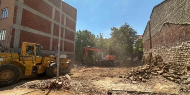 Bozüyük’te  metruk binalar yıkılıyor