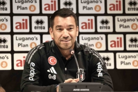 Bronckhorst: "İki maçın sonunda gruplara kalmış olmayı istiyoruz"