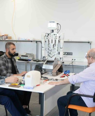 BTÜ’de yapay zekâ destekli insansı robot geliştirildi