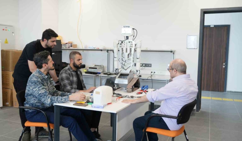 BTÜ’de yapay zekâ destekli insansı robot geliştirildi