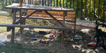 Bu görüntüler tarihi binanın bahçesinde