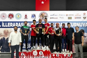 Bursa Büyükşehir Belediyesporlu karateciler Manisa’da 23 madalya kazandı