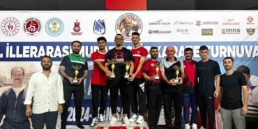 Bursa Büyükşehir Belediyesporlu karateciler Manisa’da 23 madalya kazandı