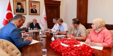 Bursa Valisi Demirtaş zincir market temsilcileriyle görüştü