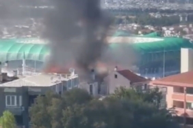 Bursa’da 5 katlı apartmanın çatısı alev alev yandı