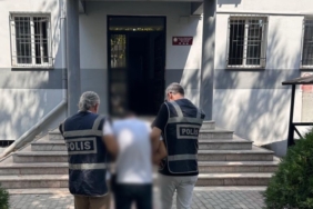 Bursa’da azılı dolandırıcı, parkta otururken yakalandı