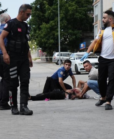 Bursa’da bıçaklı kavga: 1’i ağır 3 yaralı