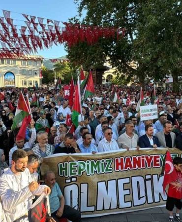 Bursa’da binlerce kişi Filistin ve Haniye için yürüdü