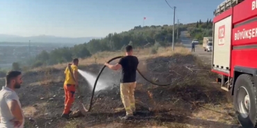 Bursa’da çıkan yangın ormanlık alana sıçramadan söndürüldü