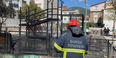 Bursa’da çocuk parkı alevlere teslim oldu