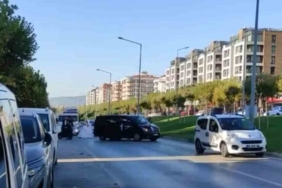 Bursa’da düğün konvoyu terörü.. Yolu kesip dakikalarca oyun oynadılar