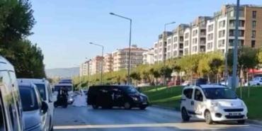 Bursa’da düğün konvoyu terörü.. Yolu kesip dakikalarca oyun oynadılar