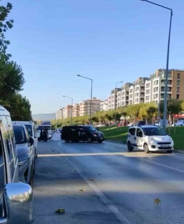 Bursa’da düğün konvoyu terörü.. Yolu kesip dakikalarca oyun oynadılar