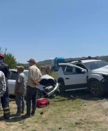 Bursa’da iki otomobil kafa kafaya çarpıştı: 5 yaralı