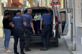 Bursa’da kazalı şekilde park halinde bekleyen araçtan çıkanlar polisi bile şaşırttı