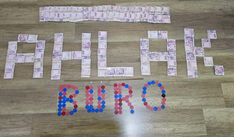 Bursa’da kumarhaneye suçüstü baskın : 5 gözaltı