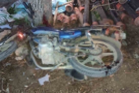 Bursa’da motosiklet ağaca çarptı: 1 ölü, 1 yaralı