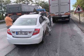 Bursa’da otomobil kamyona arkadan çarptı: 1’i ağır, 2 yaralı