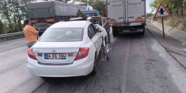 Bursa’da otomobil kamyona arkadan çarptı: 1’i ağır, 2 yaralı