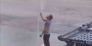 Bursa’da sıcaktan bunalan vatandaşlar kendini böyle serinletti