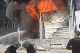 Bursa’da sünger ve baza deposu alev alev yandı