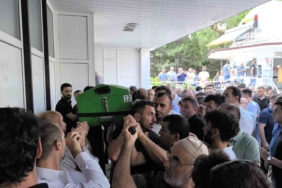 Bursa’da tır kazası sonucu hayatını kaybeden 3 kişinin cenazesi toprağa verildi