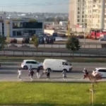 Bursa’da yol ortasında birbirlerine acımasızca vurdular