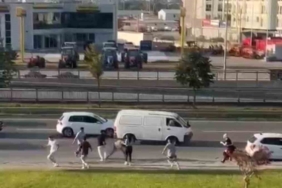 Bursa’da yol ortasında birbirlerine acımasızca vurdular