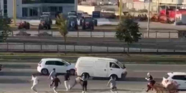 Bursa’da yol ortasında birbirlerine acımasızca vurdular