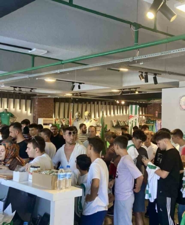 Bursaspor’un yeni sezon formalarına büyük ilgi